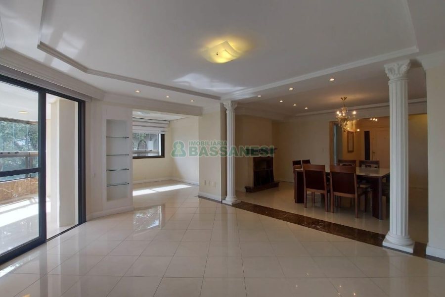 Apto Mobiliado com 187m², 3 dormitórios, 2 vagas, no bairro Lourdes em Caxias do Sul para Comprar