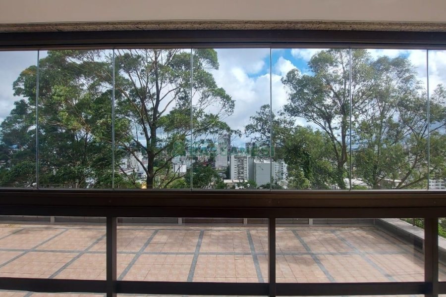 Apto Mobiliado com 187m², 3 dormitórios, 2 vagas, no bairro Lourdes em Caxias do Sul para Comprar