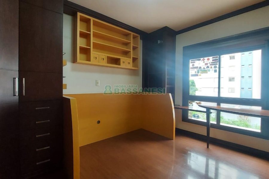 Apto Mobiliado com 187m², 3 dormitórios, 2 vagas, no bairro Lourdes em Caxias do Sul para Comprar