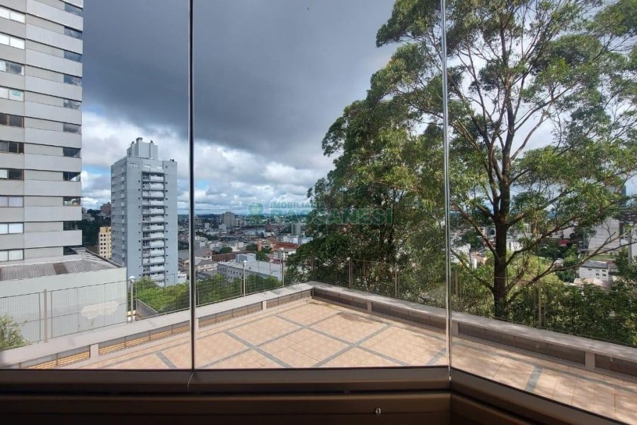 Apto Mobiliado com 187m², 3 dormitórios, 2 vagas, no bairro Lourdes em Caxias do Sul para Comprar