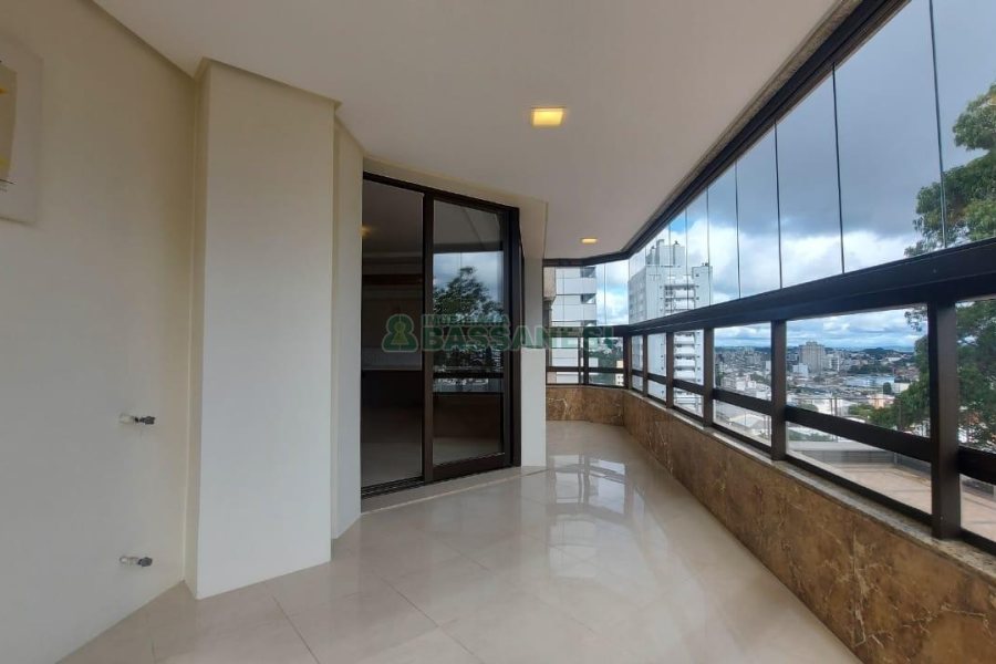 Apto Mobiliado com 187m², 3 dormitórios, 2 vagas, no bairro Lourdes em Caxias do Sul para Comprar
