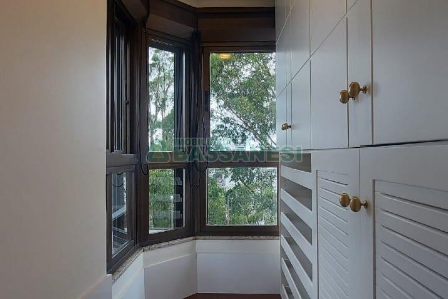 Apto Mobiliado com 187m², 3 dormitórios, 2 vagas, no bairro Lourdes em Caxias do Sul para Comprar