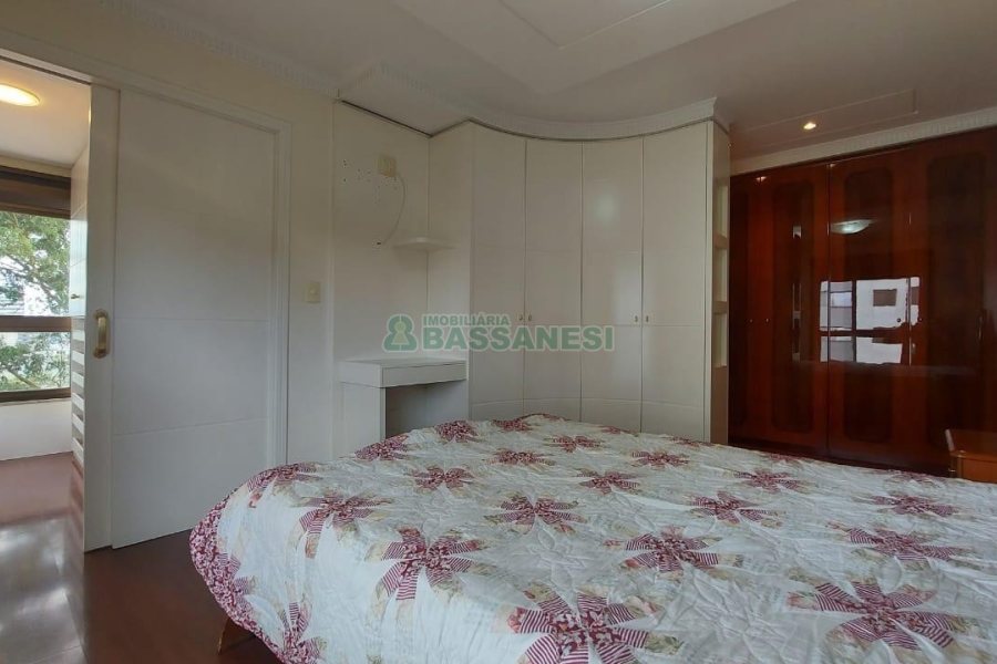 Apto Mobiliado com 187m², 3 dormitórios, 2 vagas, no bairro Lourdes em Caxias do Sul para Comprar