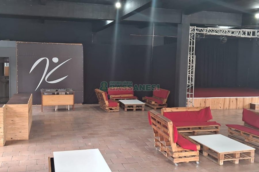 Loja com 540m², no bairro Panazzolo em Caxias do Sul para Alugar