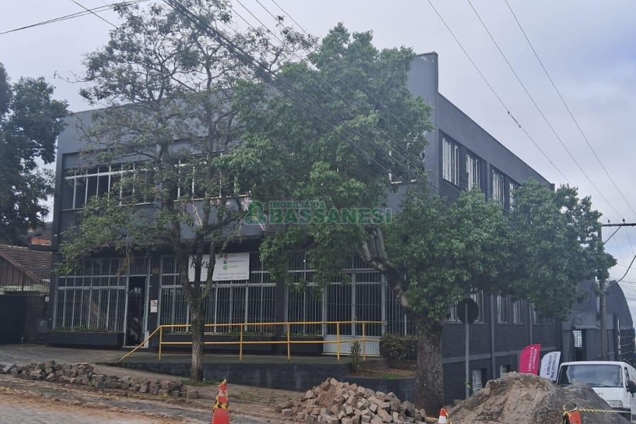 Loja com 540m², no bairro Panazzolo em Caxias do Sul para Alugar