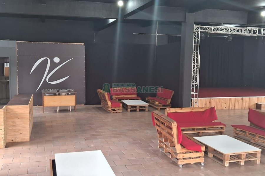 Loja com 540m², no bairro Panazzolo em Caxias do Sul para Alugar