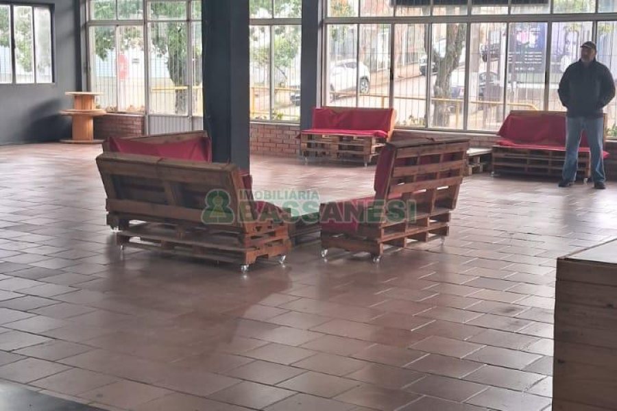 Loja com 540m², no bairro Panazzolo em Caxias do Sul para Alugar