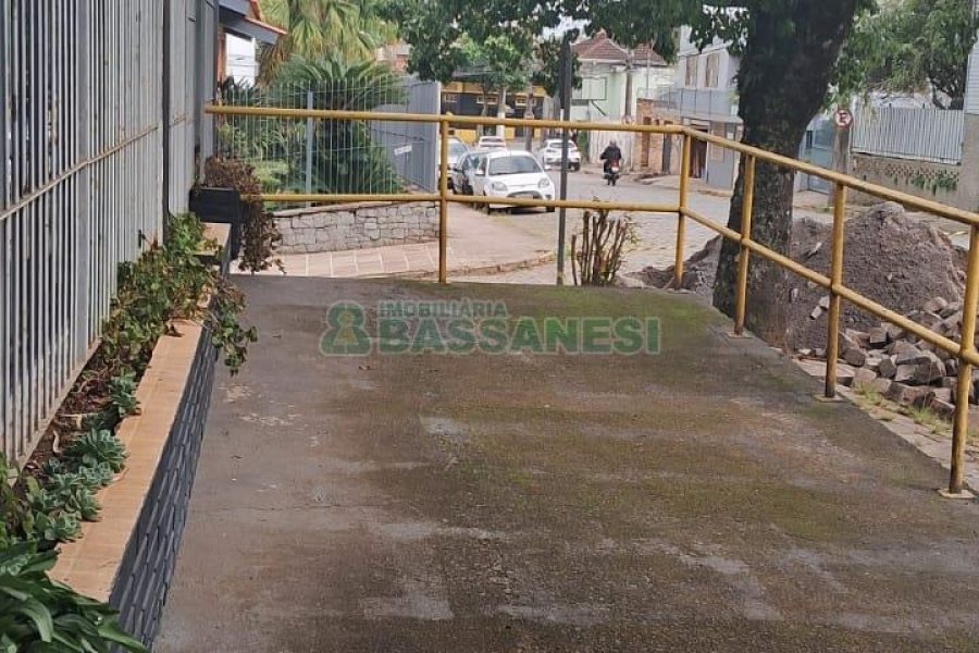 Loja com 540m², no bairro Panazzolo em Caxias do Sul para Alugar