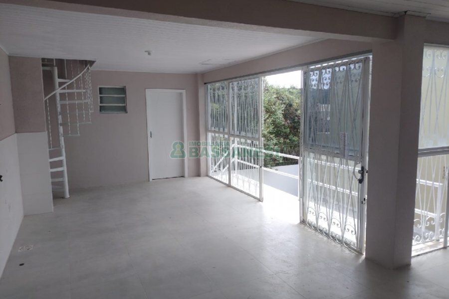 Casa com 300m², 5 dormitórios, 4 vagas, no bairro Nossa Senhora de Fátima em Caxias do Sul para Comprar