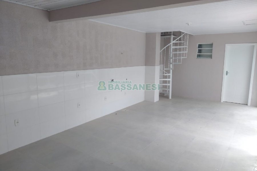 Casa com 300m², 5 dormitórios, 4 vagas, no bairro Nossa Senhora de Fátima em Caxias do Sul para Comprar