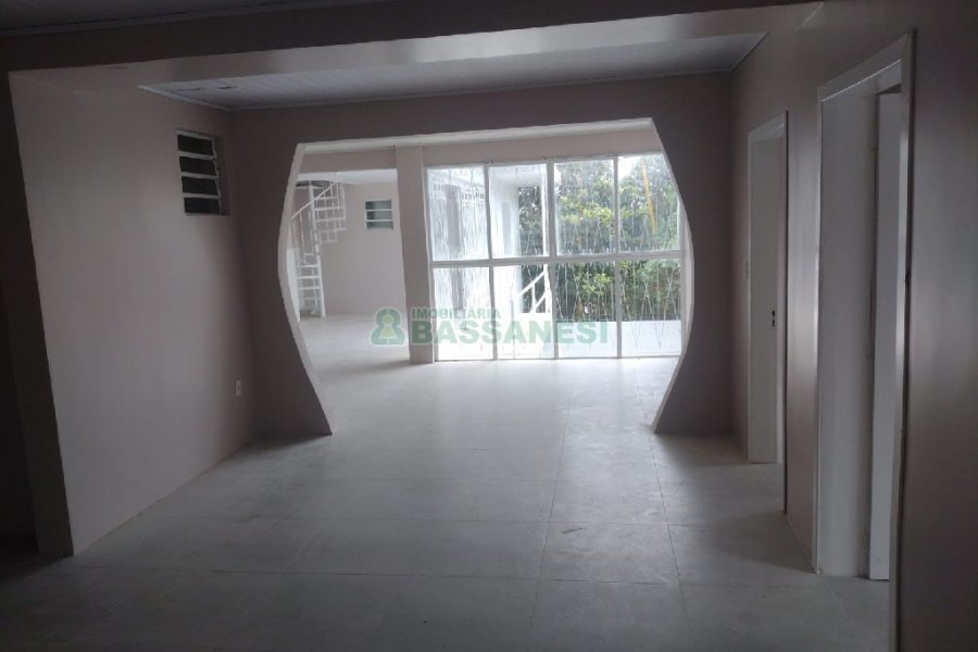 Casa com 300m², 5 dormitórios, 4 vagas, no bairro Nossa Senhora de Fátima em Caxias do Sul para Comprar