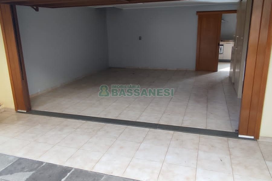 Sobrado com 257m², 4 dormitórios, 3 vagas, no bairro Colina Sorriso em Caxias do Sul para Comprar