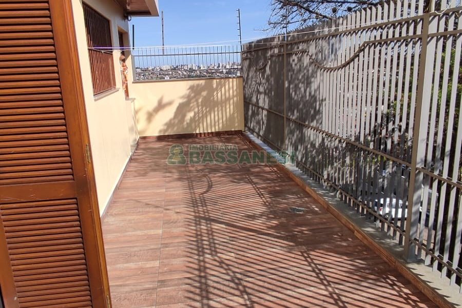 Sobrado com 257m², 4 dormitórios, 3 vagas, no bairro Colina Sorriso em Caxias do Sul para Comprar