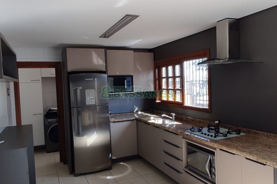 Sobrado com 257m², 4 dormitórios, 3 vagas, no bairro Colina Sorriso em Caxias do Sul para Comprar