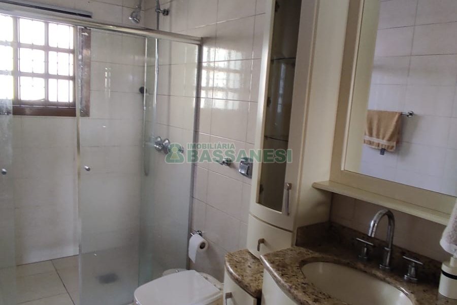 Sobrado com 257m², 4 dormitórios, 3 vagas, no bairro Colina Sorriso em Caxias do Sul para Comprar