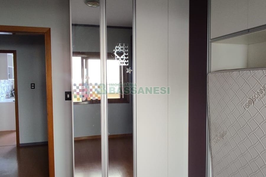 Sobrado com 257m², 4 dormitórios, 3 vagas, no bairro Colina Sorriso em Caxias do Sul para Comprar