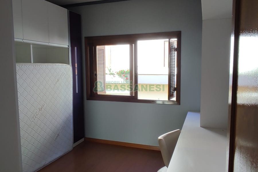 Sobrado com 257m², 4 dormitórios, 3 vagas, no bairro Colina Sorriso em Caxias do Sul para Comprar