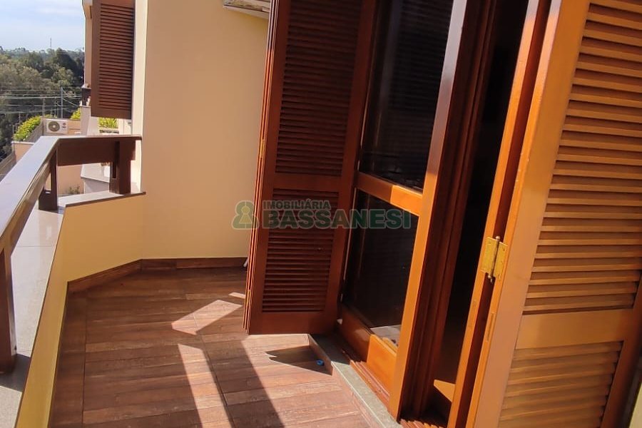 Sobrado com 257m², 4 dormitórios, 3 vagas, no bairro Colina Sorriso em Caxias do Sul para Comprar