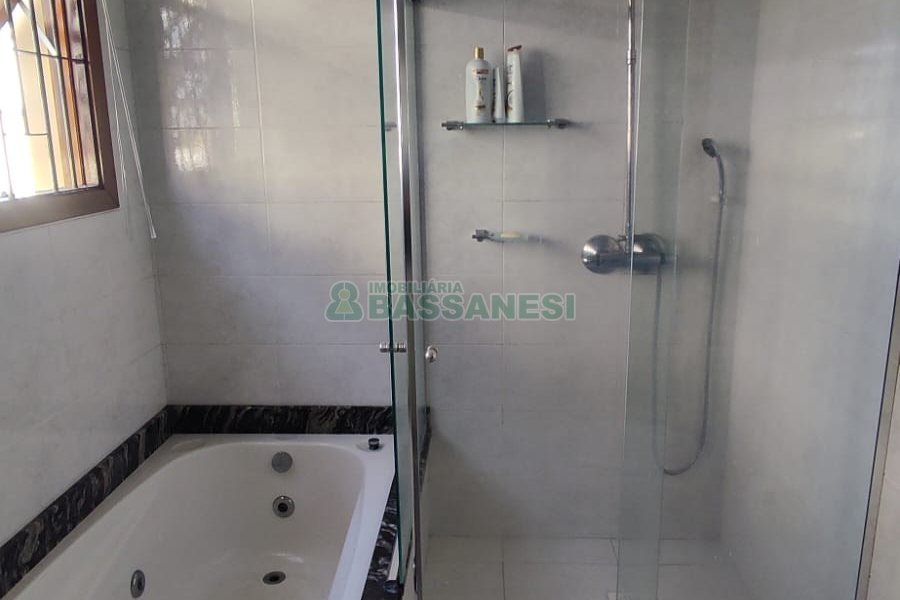 Sobrado com 257m², 4 dormitórios, 3 vagas, no bairro Colina Sorriso em Caxias do Sul para Comprar