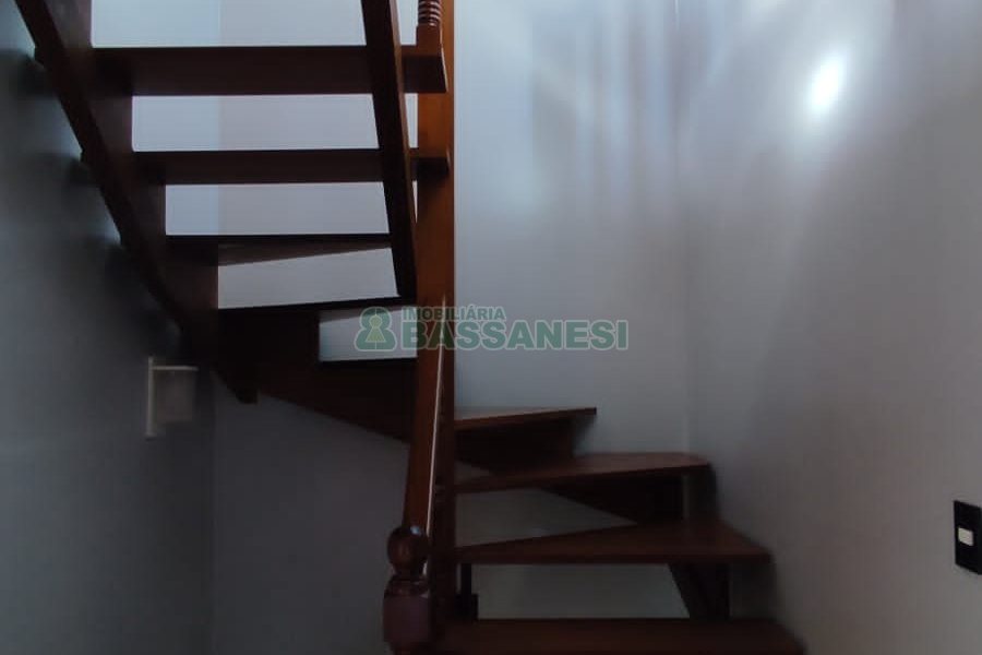 Sobrado com 257m², 4 dormitórios, 3 vagas, no bairro Colina Sorriso em Caxias do Sul para Comprar