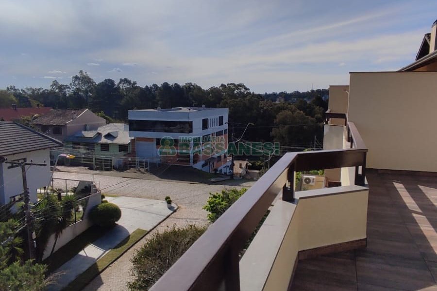 Sobrado com 257m², 4 dormitórios, 3 vagas, no bairro Colina Sorriso em Caxias do Sul para Comprar