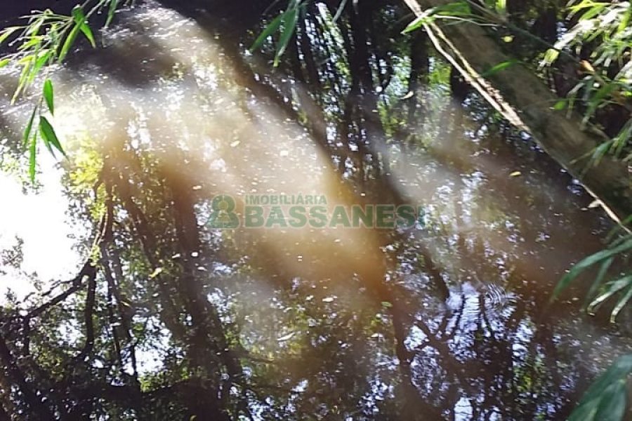 Chácara com 80m², 3 dormitórios, no bairro Pedras Brancas em São Marcos para Comprar