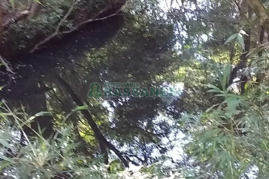 Chácara com 80m², 3 dormitórios, no bairro Pedras Brancas em São Marcos para Comprar