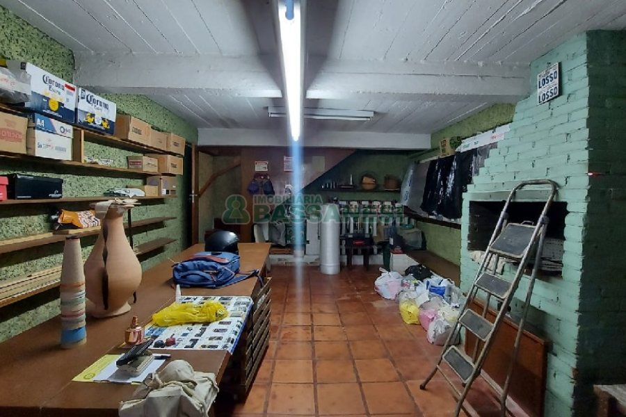 Casa com 200m², 3 dormitórios, 2 vagas, no bairro Panazzolo em Caxias do Sul para Comprar