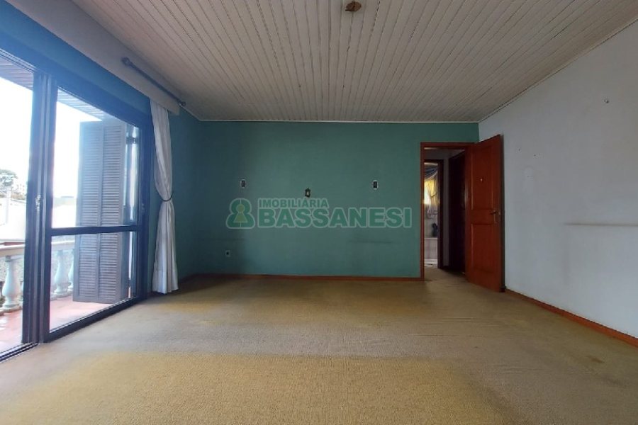 Casa com 200m², 3 dormitórios, 2 vagas, no bairro Panazzolo em Caxias do Sul para Comprar