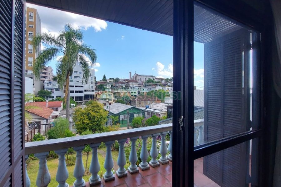 Casa com 200m², 3 dormitórios, 2 vagas, no bairro Panazzolo em Caxias do Sul para Comprar