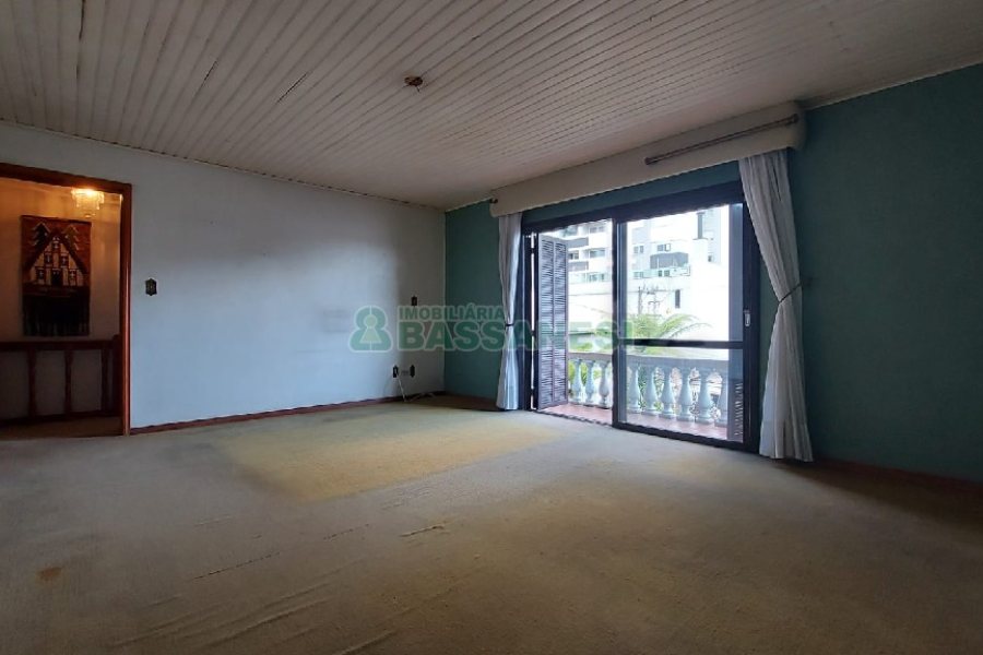 Casa com 200m², 3 dormitórios, 2 vagas, no bairro Panazzolo em Caxias do Sul para Comprar