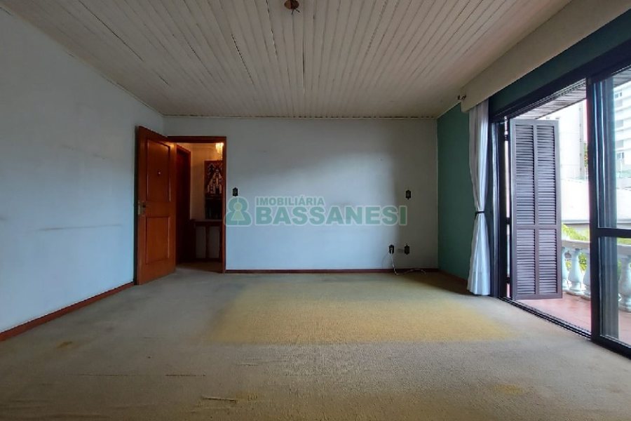 Casa com 200m², 3 dormitórios, 2 vagas, no bairro Panazzolo em Caxias do Sul para Comprar
