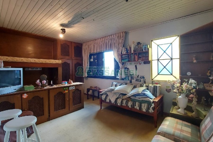 Casa com 200m², 3 dormitórios, 2 vagas, no bairro Panazzolo em Caxias do Sul para Comprar