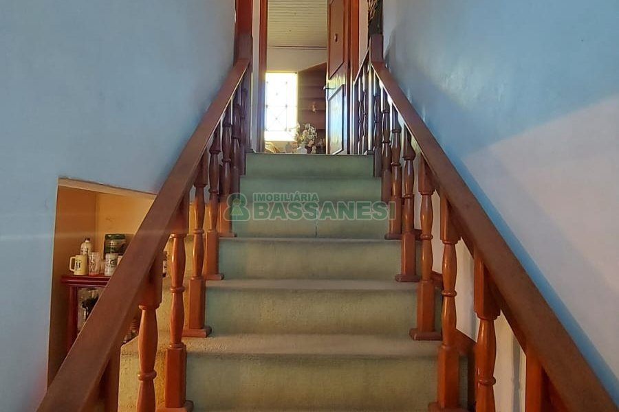 Casa com 200m², 3 dormitórios, 2 vagas, no bairro Panazzolo em Caxias do Sul para Comprar