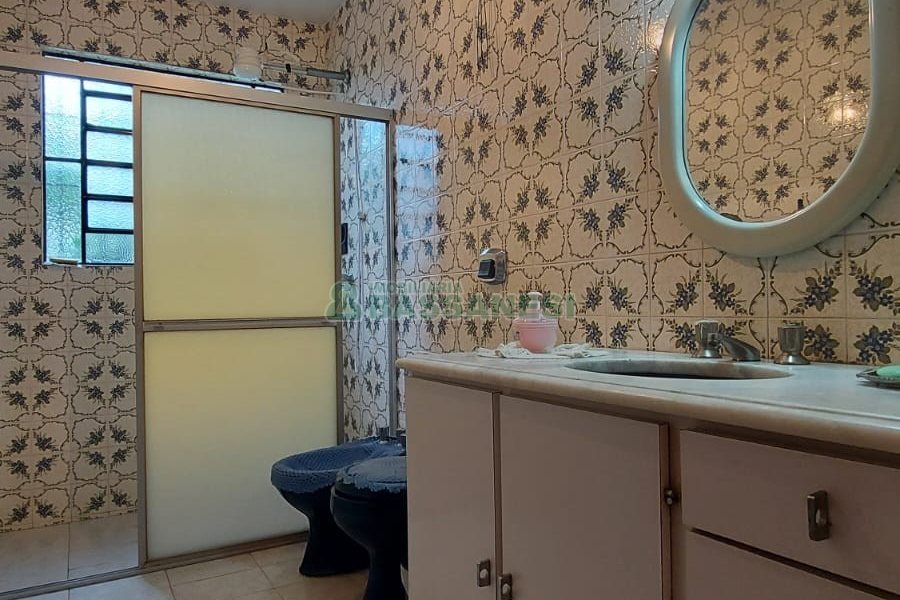 Casa com 200m², 3 dormitórios, 2 vagas, no bairro Panazzolo em Caxias do Sul para Comprar