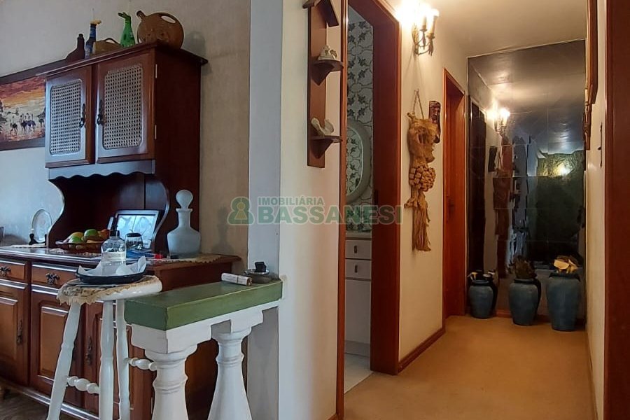 Casa com 200m², 3 dormitórios, 2 vagas, no bairro Panazzolo em Caxias do Sul para Comprar