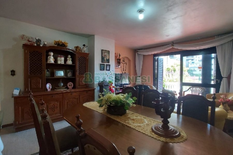 Casa com 200m², 3 dormitórios, 2 vagas, no bairro Panazzolo em Caxias do Sul para Comprar