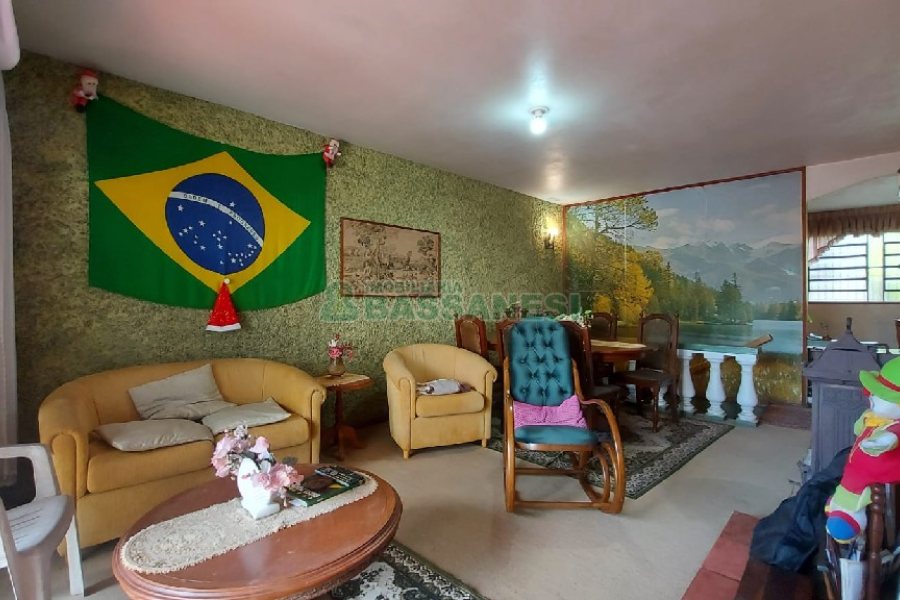 Casa com 200m², 3 dormitórios, 2 vagas, no bairro Panazzolo em Caxias do Sul para Comprar