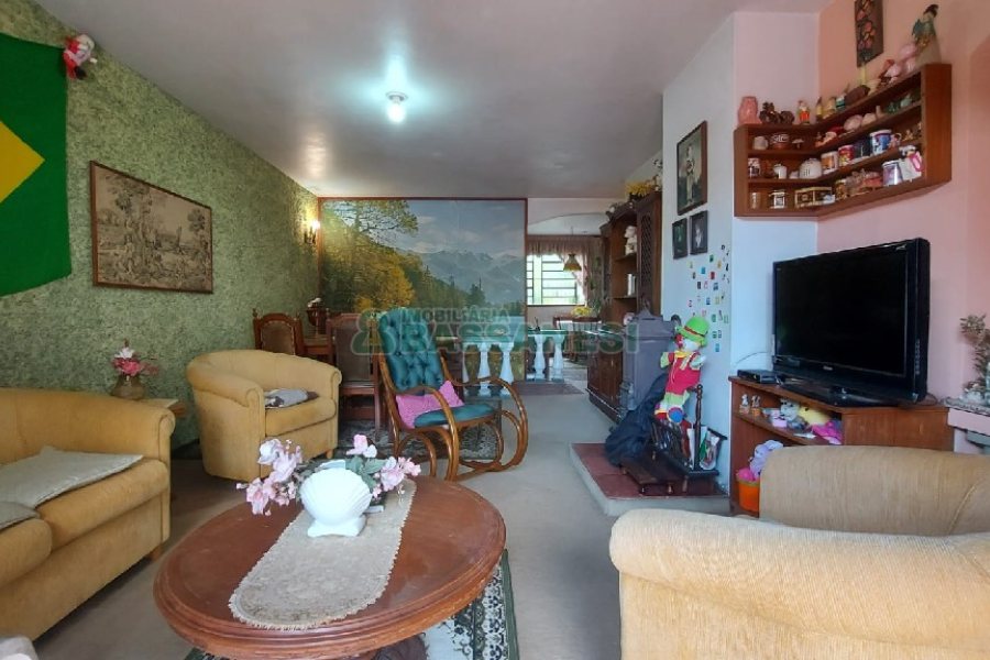 Casa com 200m², 3 dormitórios, 2 vagas, no bairro Panazzolo em Caxias do Sul para Comprar