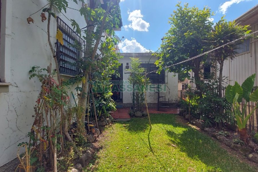 Casa com 200m², 3 dormitórios, 2 vagas, no bairro Panazzolo em Caxias do Sul para Comprar