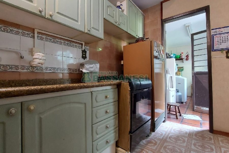 Casa com 200m², 3 dormitórios, 2 vagas, no bairro Panazzolo em Caxias do Sul para Comprar