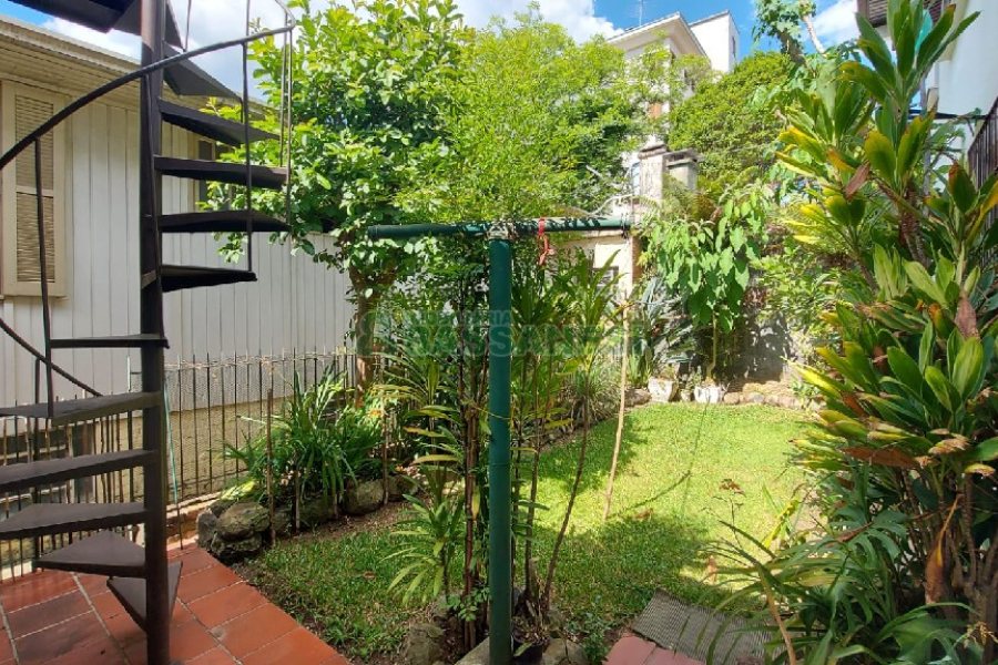 Casa com 200m², 3 dormitórios, 2 vagas, no bairro Panazzolo em Caxias do Sul para Comprar