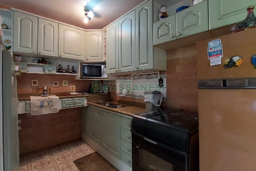 Casa com 200m², 3 dormitórios, 2 vagas, no bairro Panazzolo em Caxias do Sul para Comprar