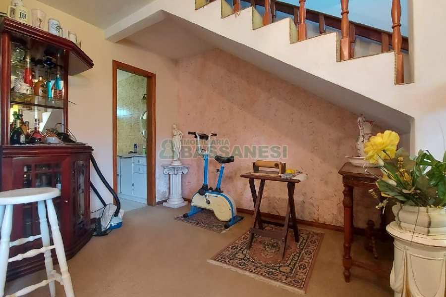 Casa com 200m², 3 dormitórios, 2 vagas, no bairro Panazzolo em Caxias do Sul para Comprar