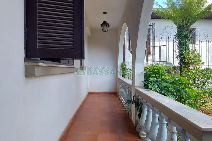 Casa com 200m², 3 dormitórios, 2 vagas, no bairro Panazzolo em Caxias do Sul para Comprar