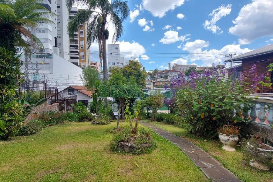 Casa com 200m², 3 dormitórios, 2 vagas, no bairro Panazzolo em Caxias do Sul para Comprar