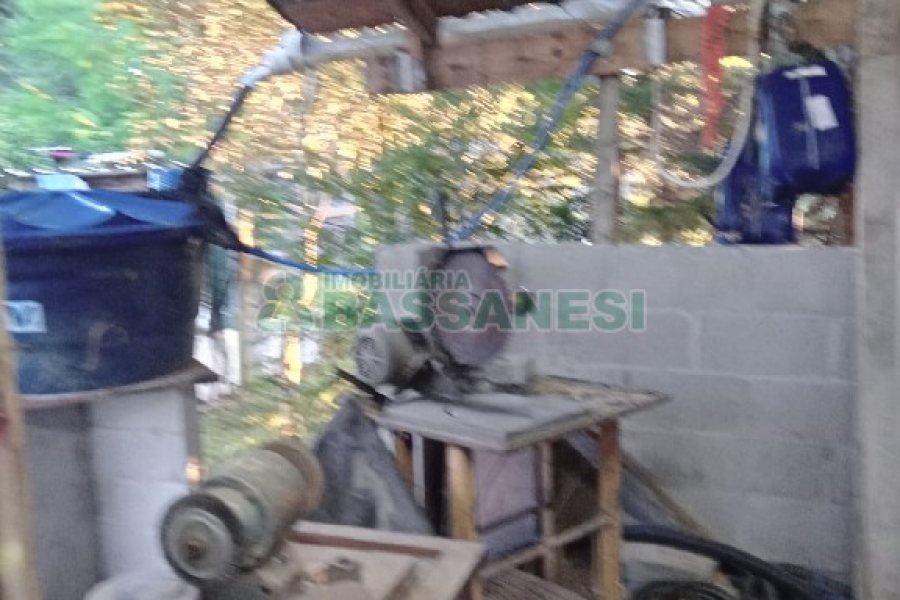 Chácara com 275m², 1 dormitório, 2 vagas, no bairro Criuva em São Marcos para Comprar