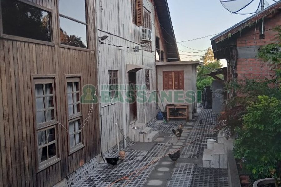 Chácara com 275m², 1 dormitório, 2 vagas, no bairro Criuva em São Marcos para Comprar