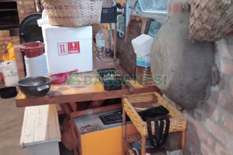 Chácara com 275m², 1 dormitório, 2 vagas, no bairro Criuva em São Marcos para Comprar