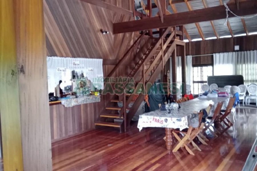 Chácara com 275m², 1 dormitório, 2 vagas, no bairro Criuva em São Marcos para Comprar